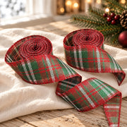 Deux rouleaux de ruban de Noël à carreaux rouges, verts et blancs, aspect lin