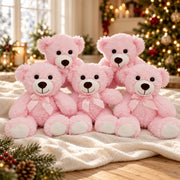 Lot de cinq ours en peluche roses, nœuds satinés, mis en scène sur du lin ivoire