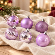 Détail de l’assortiment 36 boules violettes – 4 cm, présenté sur du lin ivoire