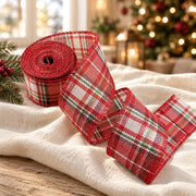 Détail du ruban de Noël aspect lin rouge et blanc, un rouleau de 4 cm de large