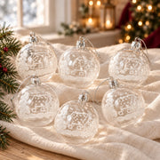Détail de l’assortiment 6 boules transparentes, village blanc – 6 cm, présenté sur du lin ivoire