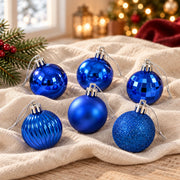 Détail de l’assortiment 36 boules bleu royal – 4 cm, présenté sur du lin ivoire