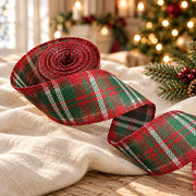 Détail du ruban de Noël aspect lin rouge et vert, un rouleau de 4 cm de large