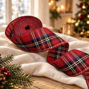 Détail du ruban de Noël aspect lin tartan rouge, un rouleau de 4 cm de large