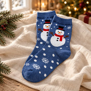 Paire de chaussettes de Noël motif bonhomme de neige bleu, sur un fond en lin ivoire