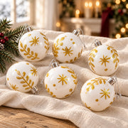 Détail de l’assortiment 6 boules blanches à feuillages dorés – 6 cm, présenté sur du lin ivoire
