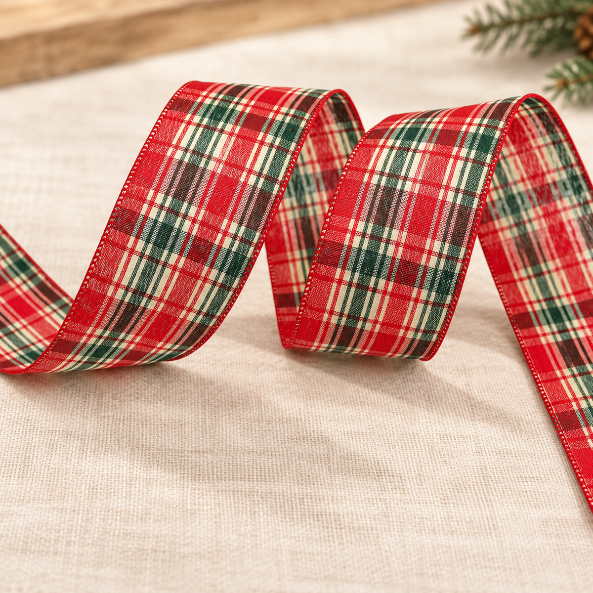 L’Atelier des Nœuds – ruban de Noël armé, 9,14 m : Tartan traditionnel · 6,3 cm