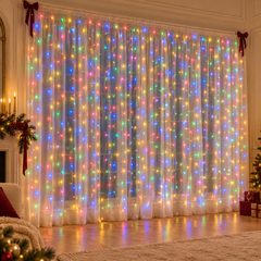 Grand Soir, rideau LED multicolore dans un salon de Noël